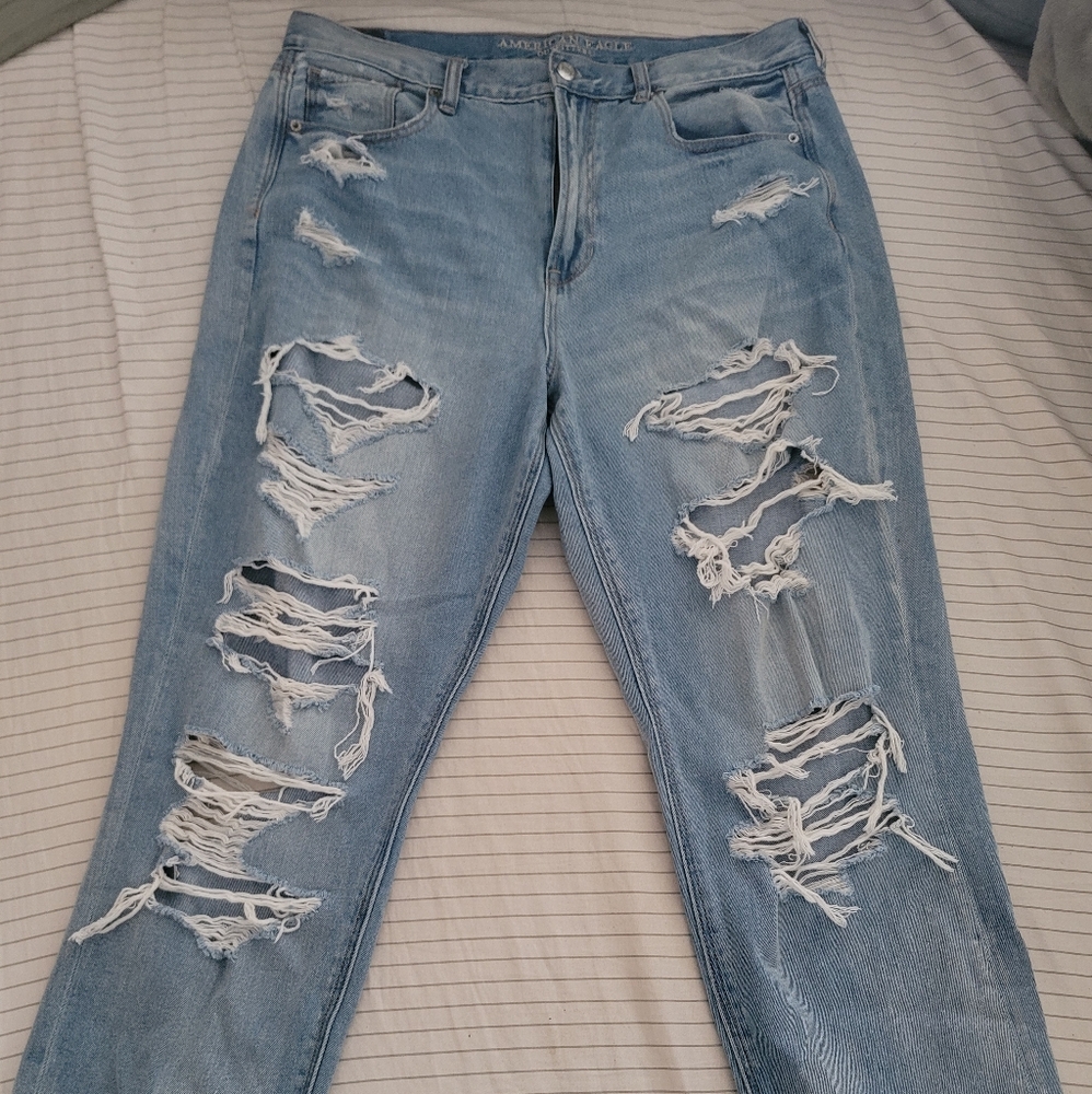 American Eagle  Mom Jeans Size 14